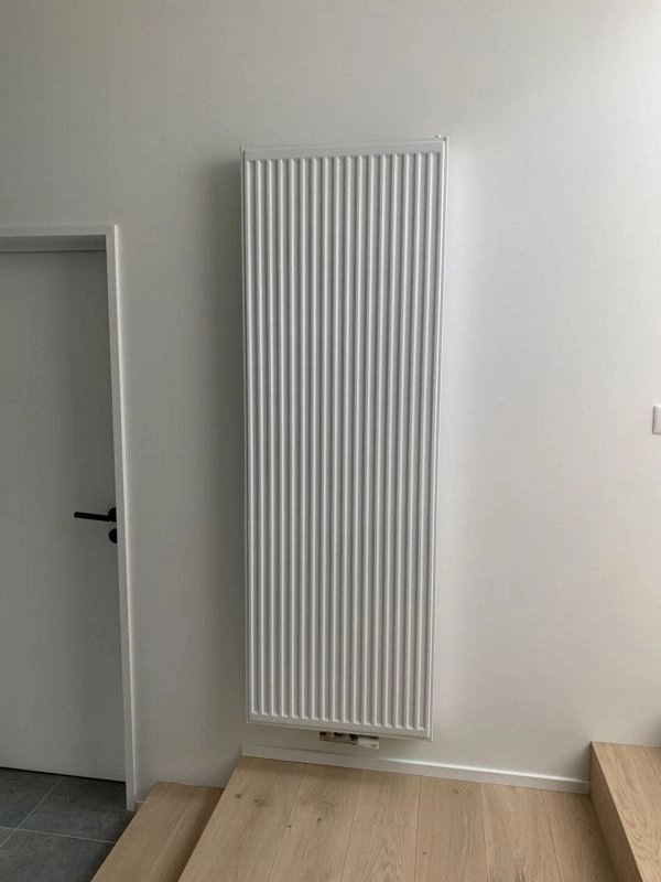 Pose-dun-radiateur_compressed-scaled-e1626077583661-600x800